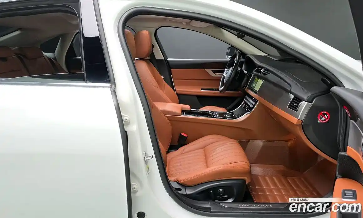 Jaguar XF 2017 2.0 автомат (гидро), фото 16 Jaguar XF 2017 2.0 автомат (гидро), фото 16