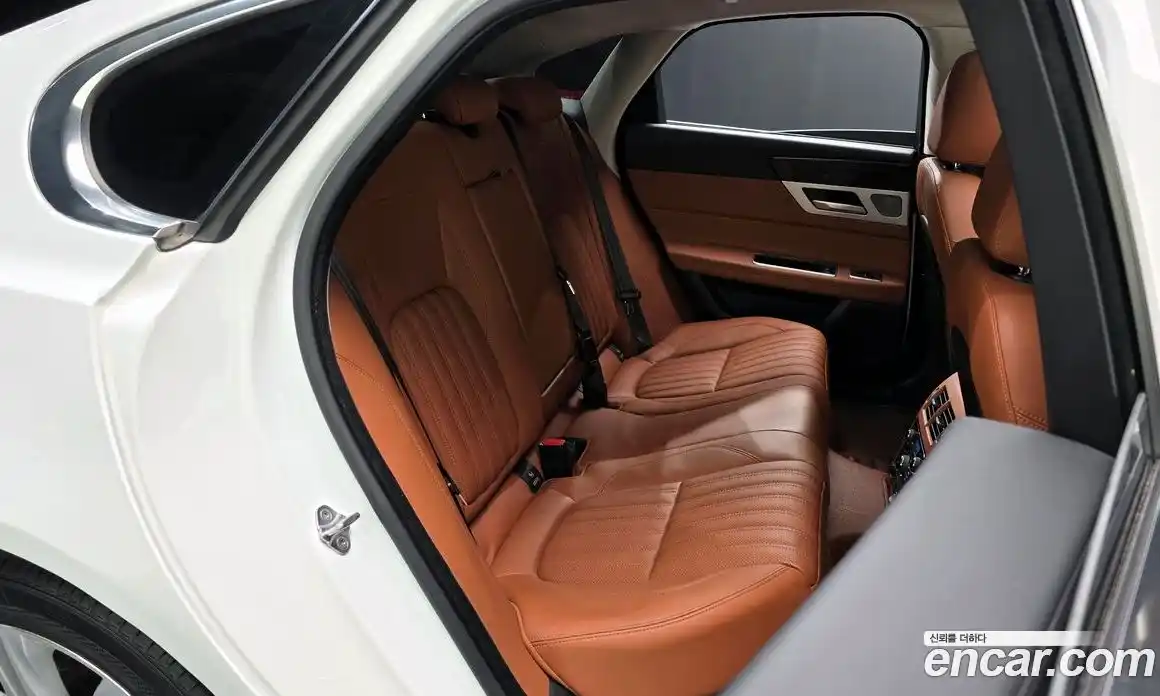 Jaguar XF 2017 2.0 автомат (гидро), фото 17 Jaguar XF 2017 2.0 автомат (гидро), фото 17