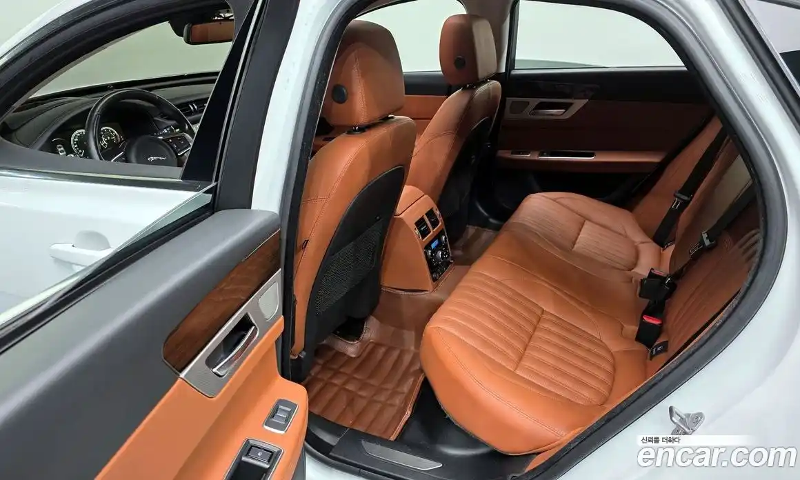 Jaguar XF 2017 2.0 автомат (гидро), фото 18 Jaguar XF 2017 2.0 автомат (гидро), фото 18