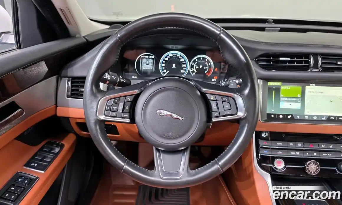 Jaguar XF 2017 2.0 автомат (гидро), фото 19 Jaguar XF 2017 2.0 автомат (гидро), фото 19