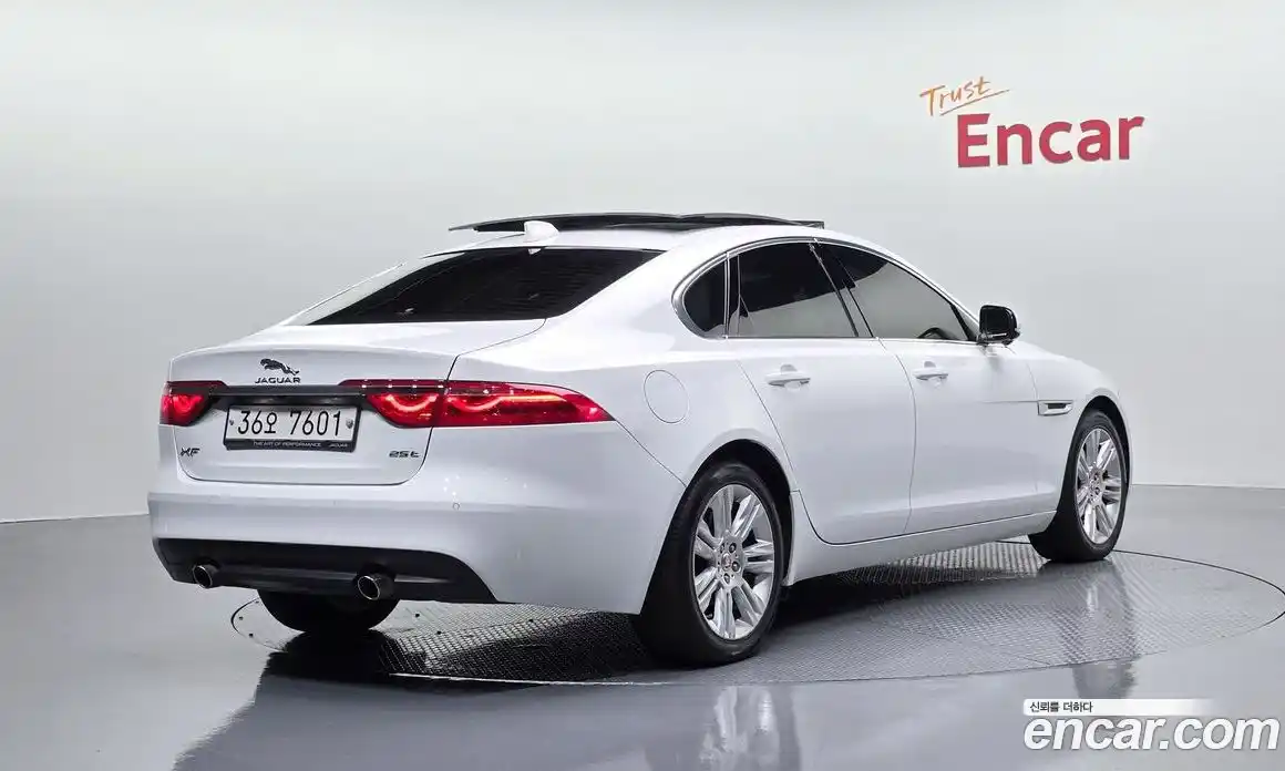 Jaguar XF 2017 2.0 автомат (гидро), фото 2 Jaguar XF 2017 2.0 автомат (гидро), фото 2