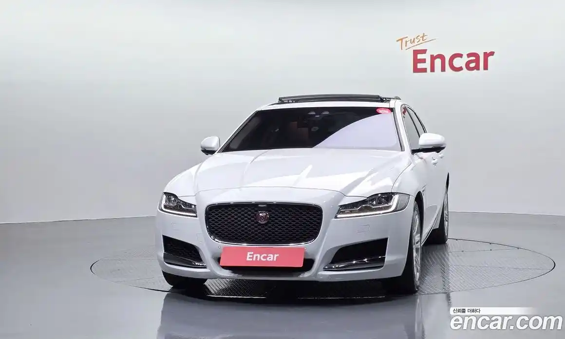 Jaguar XF 2017 2.0 автомат (гидро), фото 3 Jaguar XF 2017 2.0 автомат (гидро), фото 3