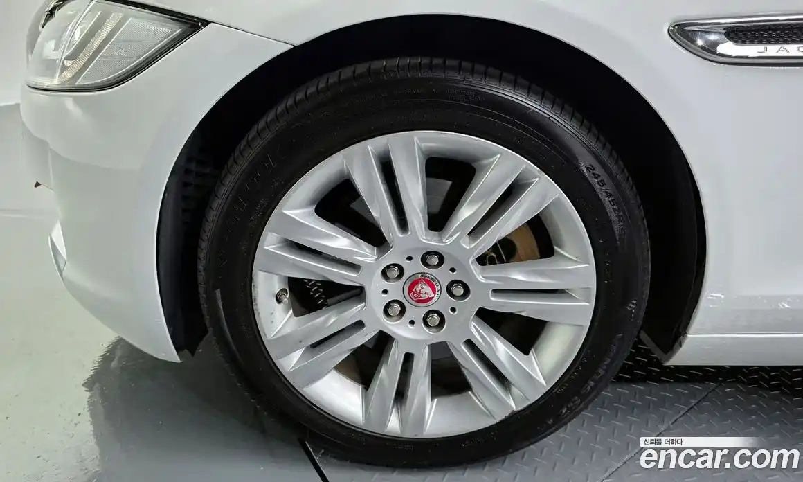 Jaguar XF 2017 2.0 автомат (гидро), фото 5 Jaguar XF 2017 2.0 автомат (гидро), фото 5