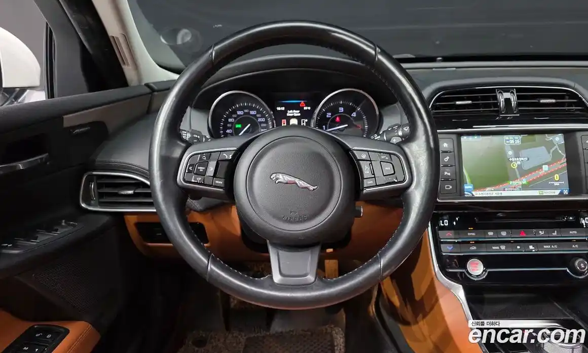Jaguar XE 2016 2.0 автомат (гидро), фото 13 Jaguar XE 2016 2.0 автомат (гидро), фото 13