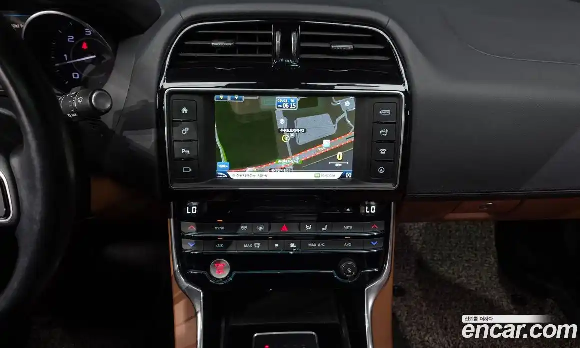 Jaguar XE 2016 2.0 автомат (гидро), фото 14 Jaguar XE 2016 2.0 автомат (гидро), фото 14