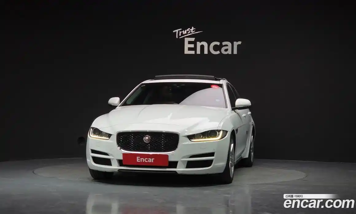 Jaguar XE 2016 2.0 автомат (гидро), фото 3 Jaguar XE 2016 2.0 автомат (гидро), фото 3