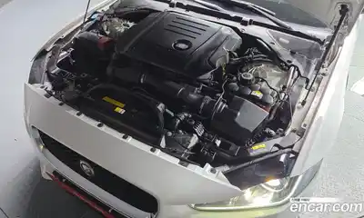Jaguar XE 2016 2.0 автомат (гидро), миниатюра 6 Jaguar XE 2016 2.0 автомат (гидро), миниатюра 6