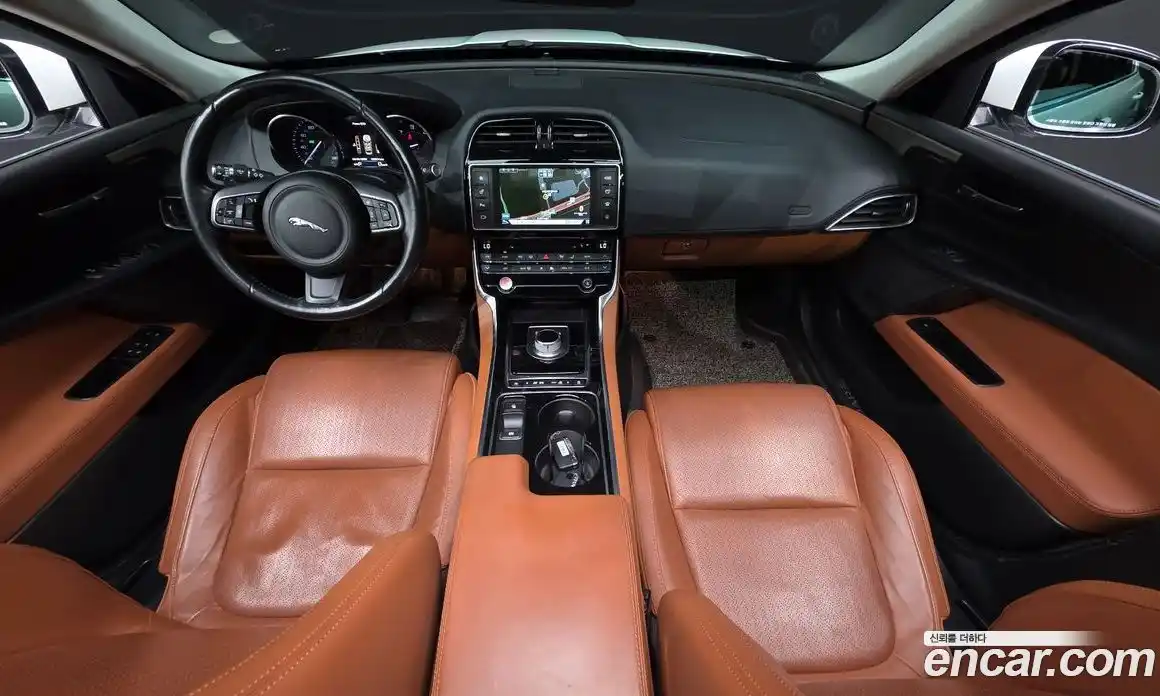Jaguar XE 2016 2.0 автомат (гидро), фото 7 Jaguar XE 2016 2.0 автомат (гидро), фото 7