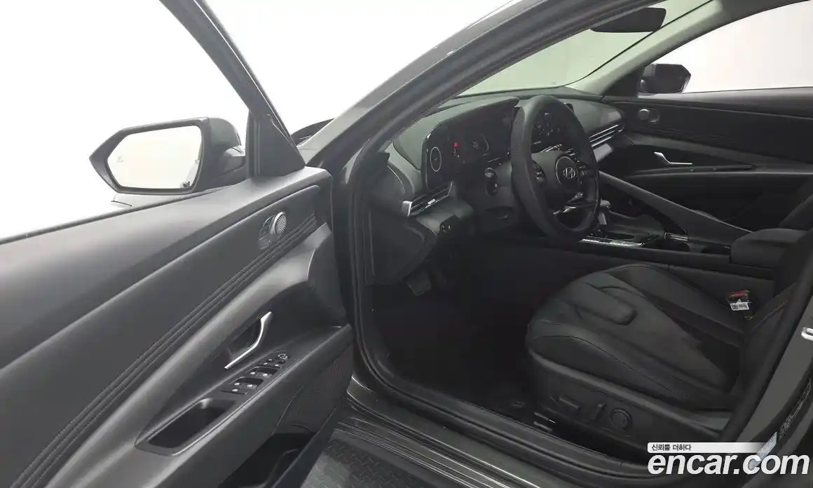 Hyundai Avante 2023 1.6 автомат (гидро), фото 13