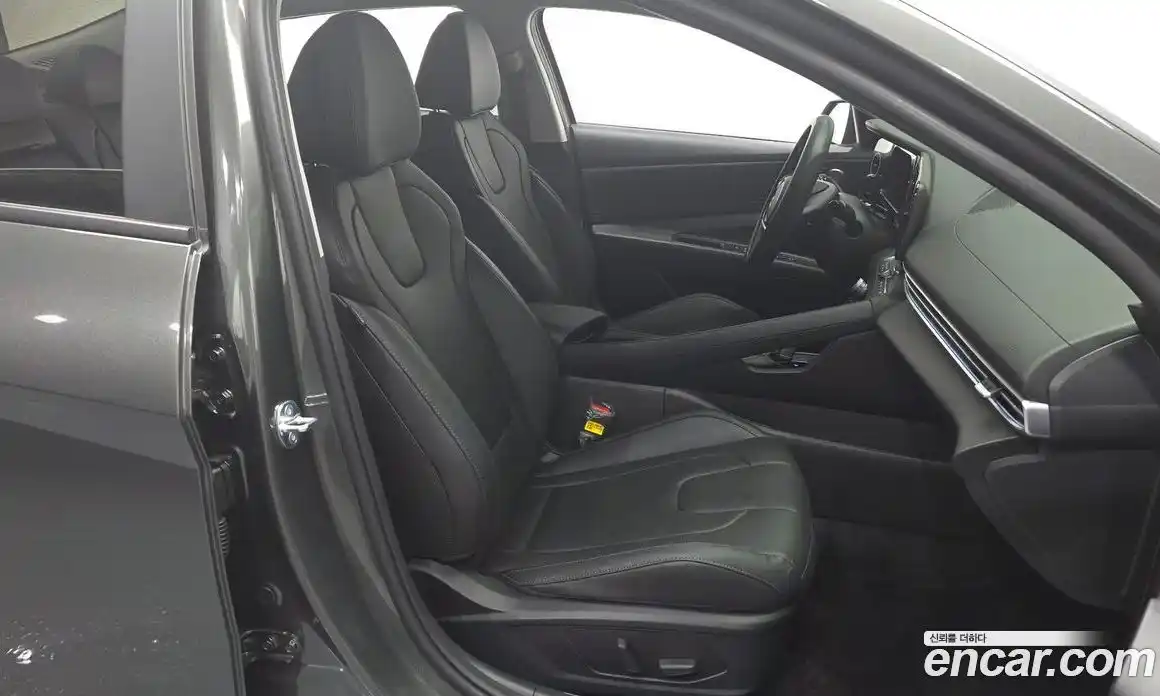 Hyundai Avante 2023 1.6 автомат (гидро), фото 18