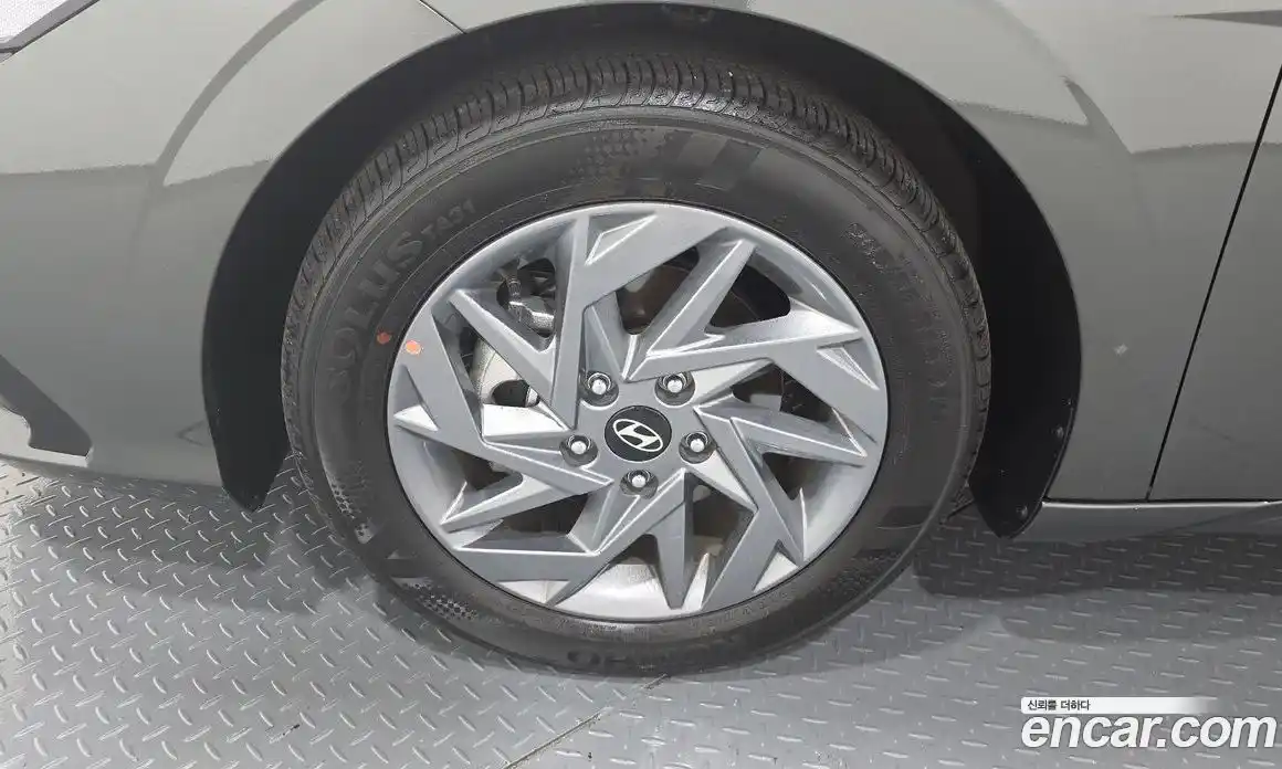Hyundai Avante 2023 1.6 автомат (гидро), фото 5