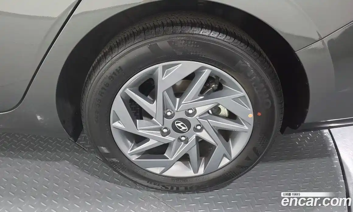 Hyundai Avante 2023 1.6 автомат (гидро), фото 7