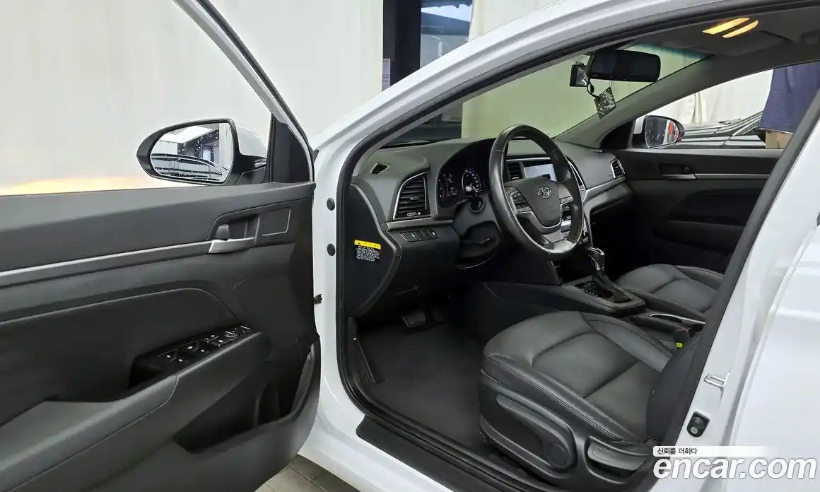 Hyundai Avante 2016 1.6 автомат (гидро), фото 13
