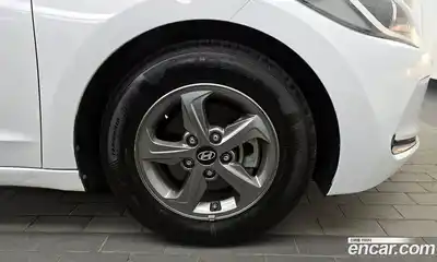 Hyundai Avante 2016 1.6 автомат (гидро), миниатюра 7