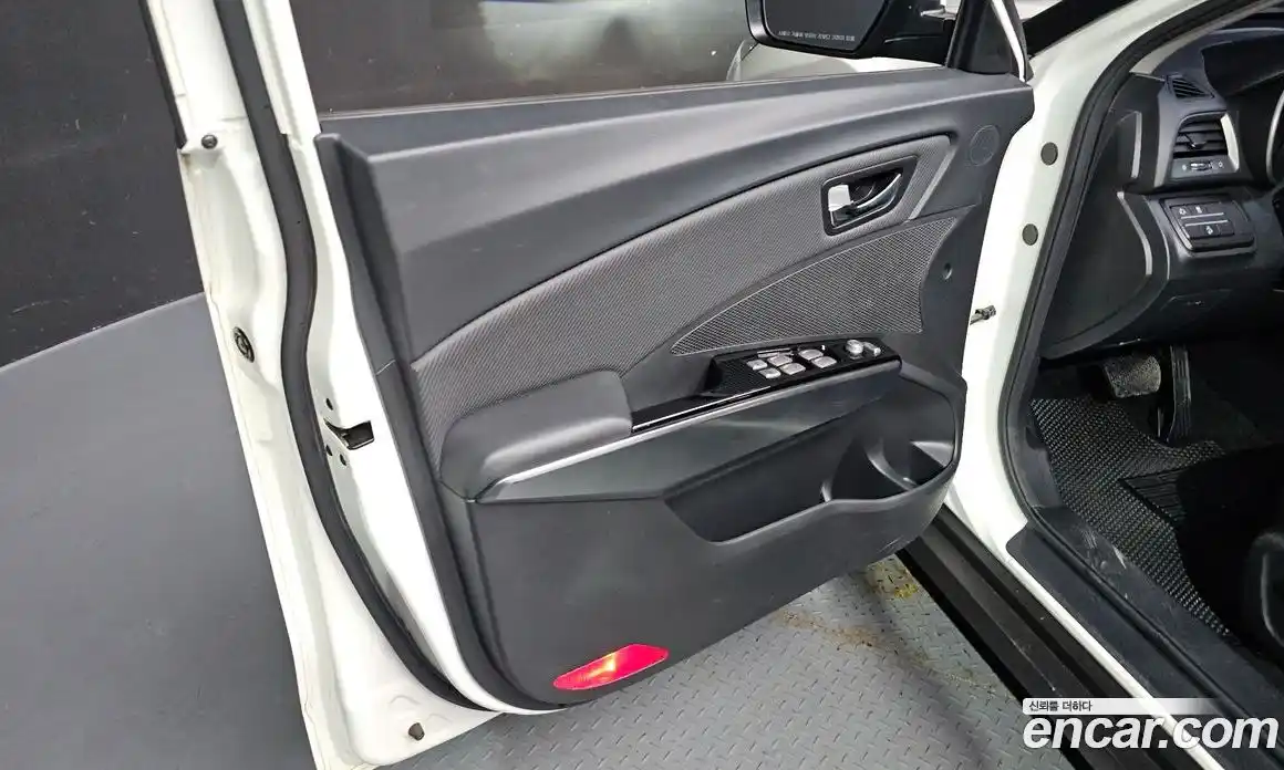 SsangYong TIBOLI 2018 1.6 автомат (гидро), фото 14
