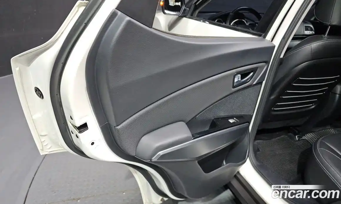 SsangYong TIBOLI 2018 1.6 автомат (гидро), фото 15