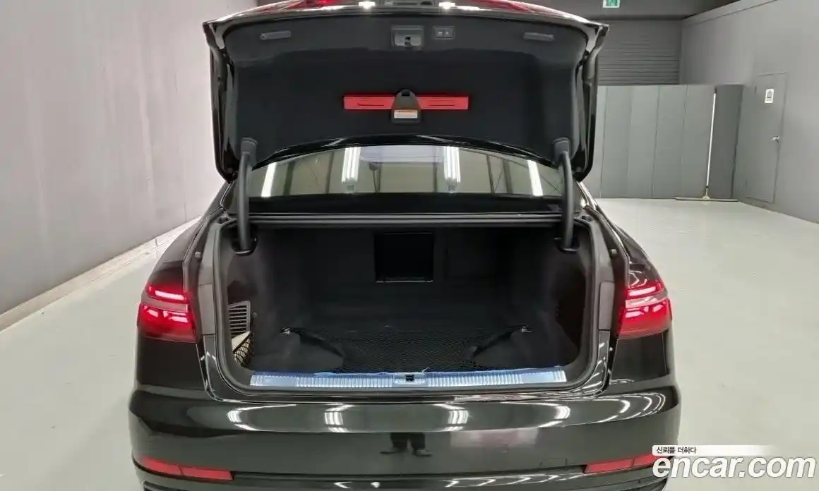 Audi A8 2023 3.0 автомат (гидро), фото 16