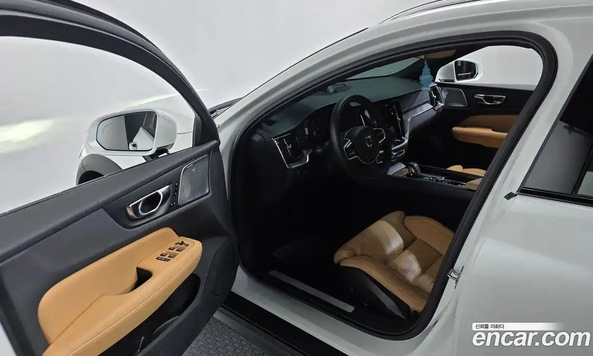 Volvo V60 2021 2.0 автомат (гидро), фото 13