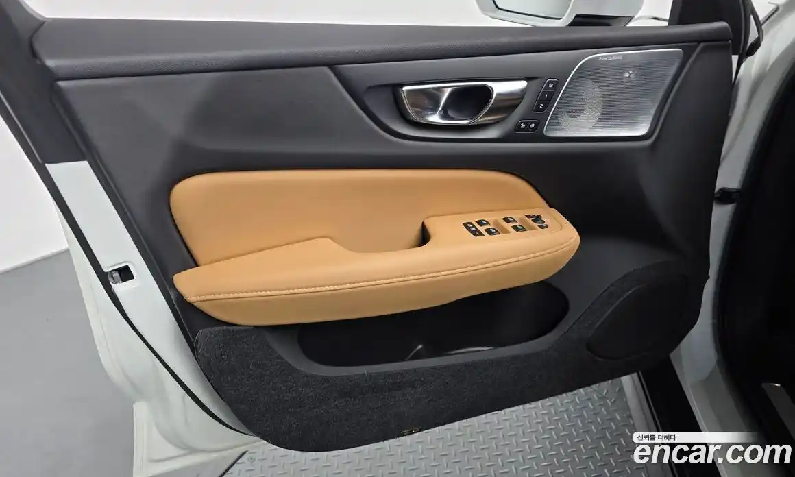 Volvo V60 2021 2.0 автомат (гидро), фото 14