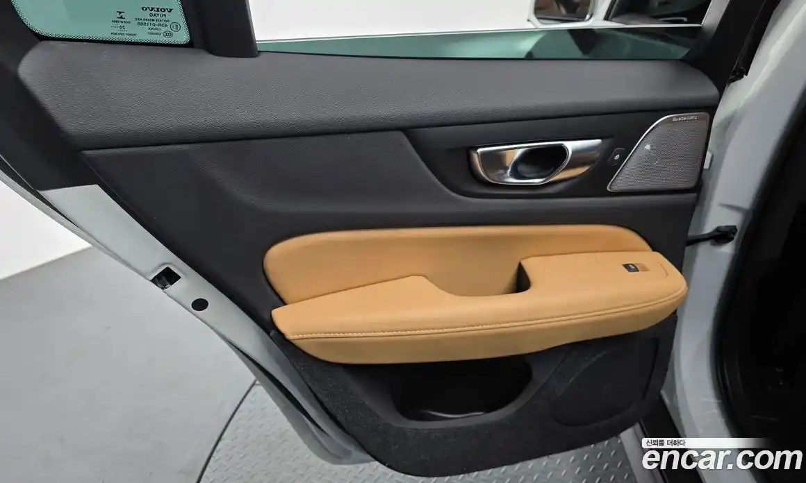 Volvo V60 2021 2.0 автомат (гидро), фото 15