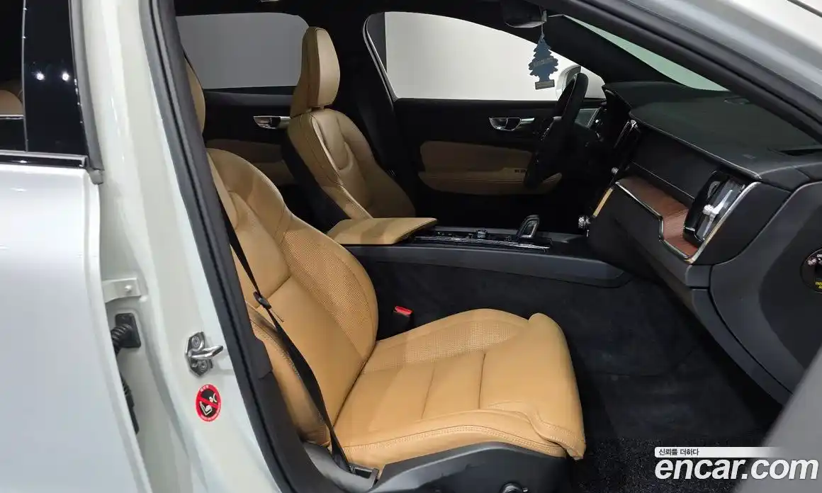 Volvo V60 2021 2.0 автомат (гидро), фото 16