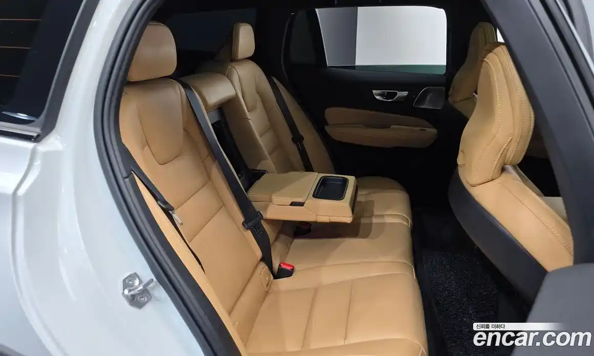 Volvo V60 2021 2.0 автомат (гидро), фото 17
