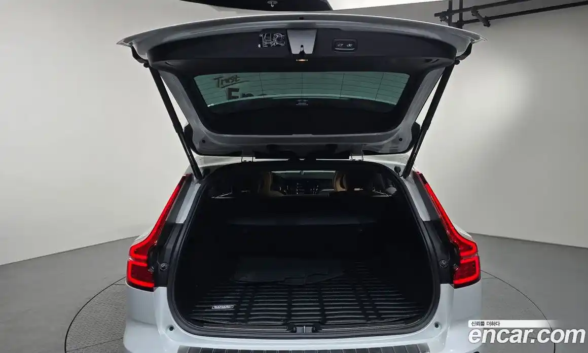 Volvo V60 2021 2.0 автомат (гидро), фото 24