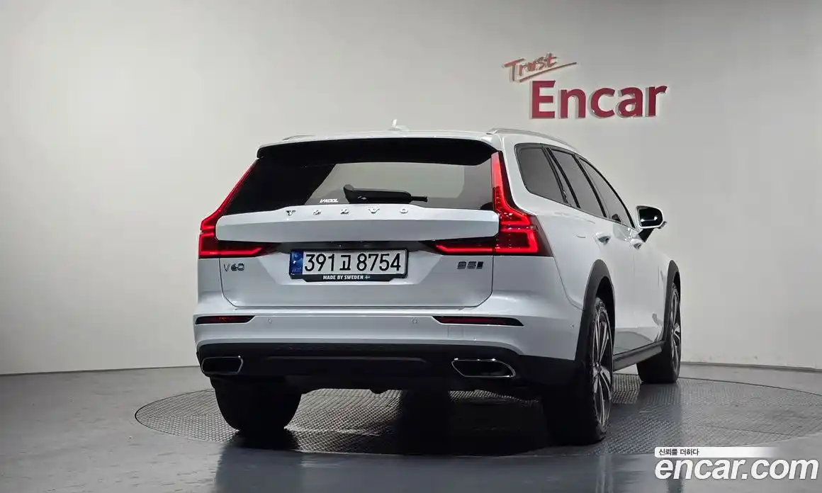 Volvo V60 2021 2.0 автомат (гидро), фото 4
