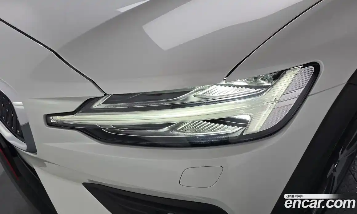 Volvo V60 2021 2.0 автомат (гидро), фото 8