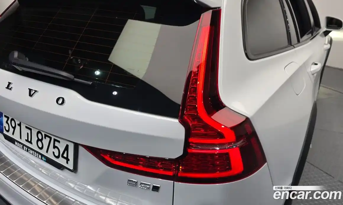 Volvo V60 2021 2.0 автомат (гидро), фото 9