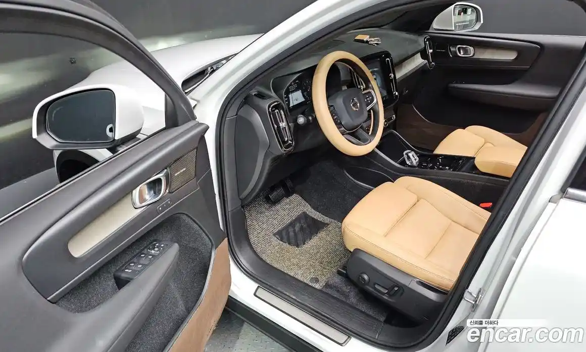 Volvo XC40 2020 2.0 автомат (гидро), фото 13