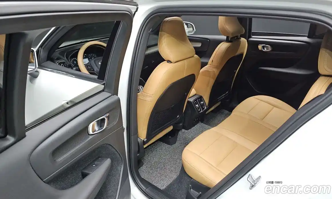 Volvo XC40 2020 2.0 автомат (гидро), фото 16