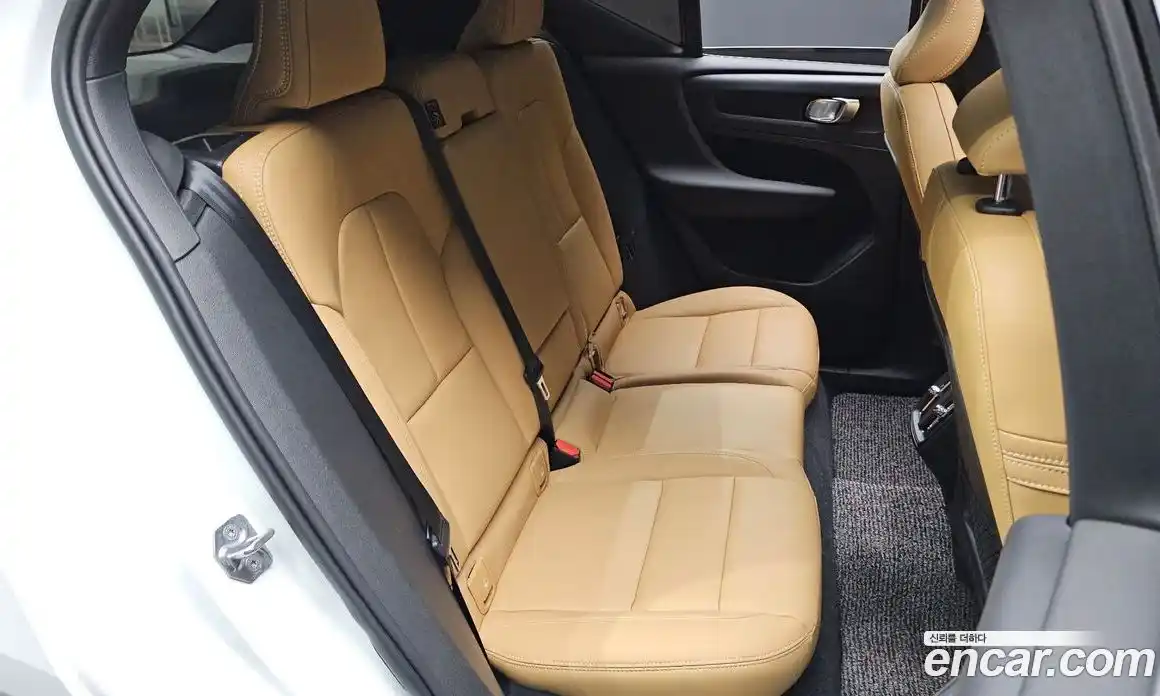 Volvo XC40 2020 2.0 автомат (гидро), фото 17