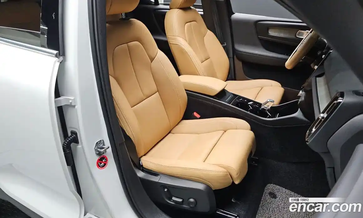 Volvo XC40 2020 2.0 автомат (гидро), фото 18