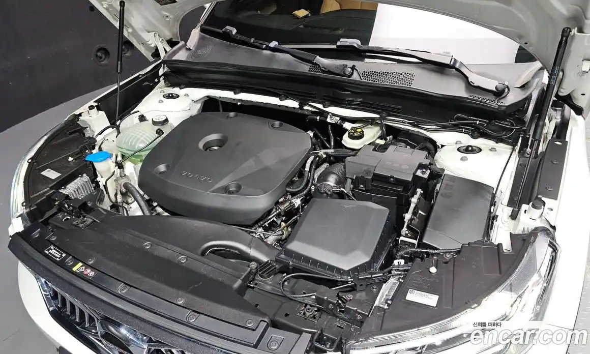 Volvo XC40 2020 2.0 автомат (гидро), фото 6