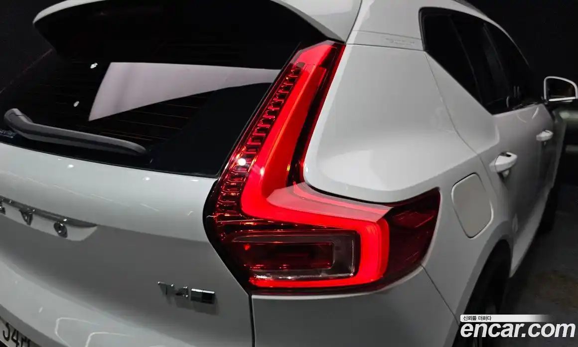 Volvo XC40 2020 2.0 автомат (гидро), фото 9