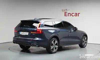 Volvo V60, 2021, 69 613 км