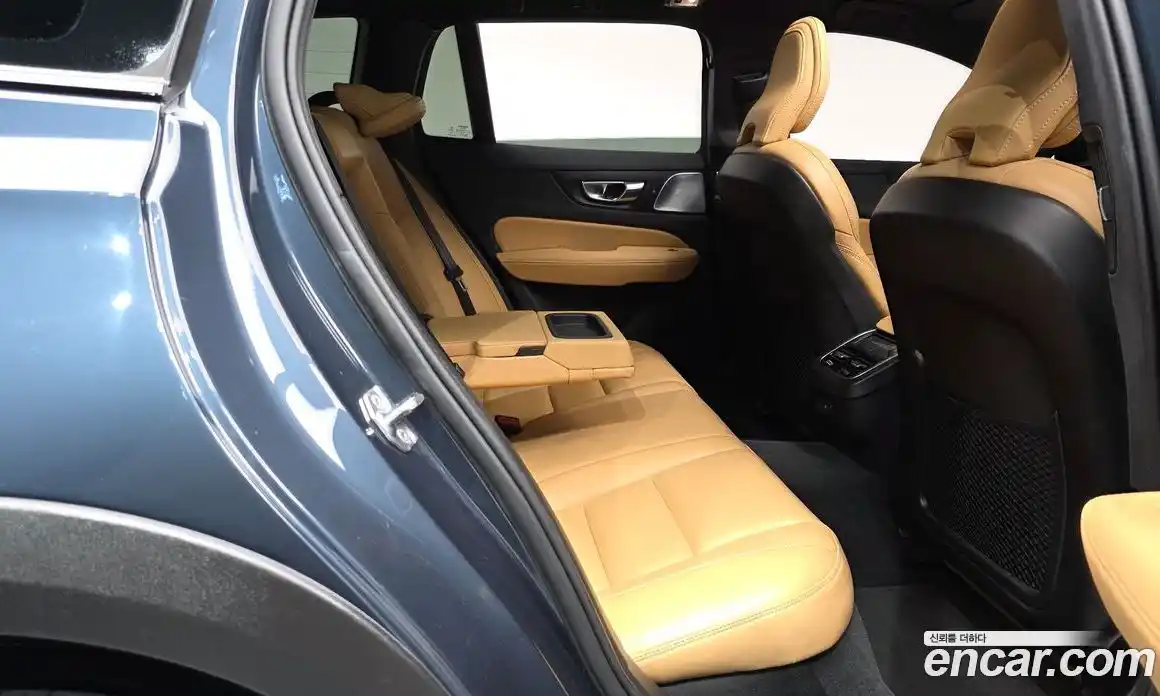 Volvo V60 2021 2.0 автомат (гидро), фото 16