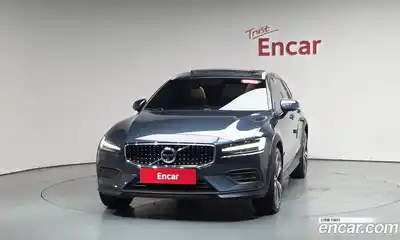 Volvo V60 2021 2.0 автомат (гидро), миниатюра 2