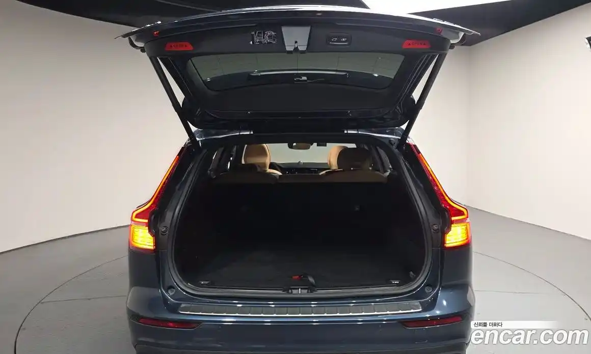 Volvo V60 2021 2.0 автомат (гидро), фото 25