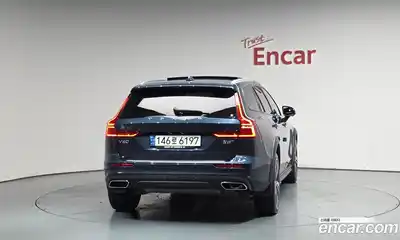 Volvo V60 2021 2.0 автомат (гидро), миниатюра 3