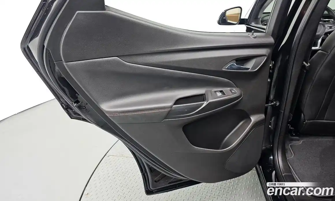 Chevrolet 볼트 EUV 2023 0.2 автомат (гидро), фото 15