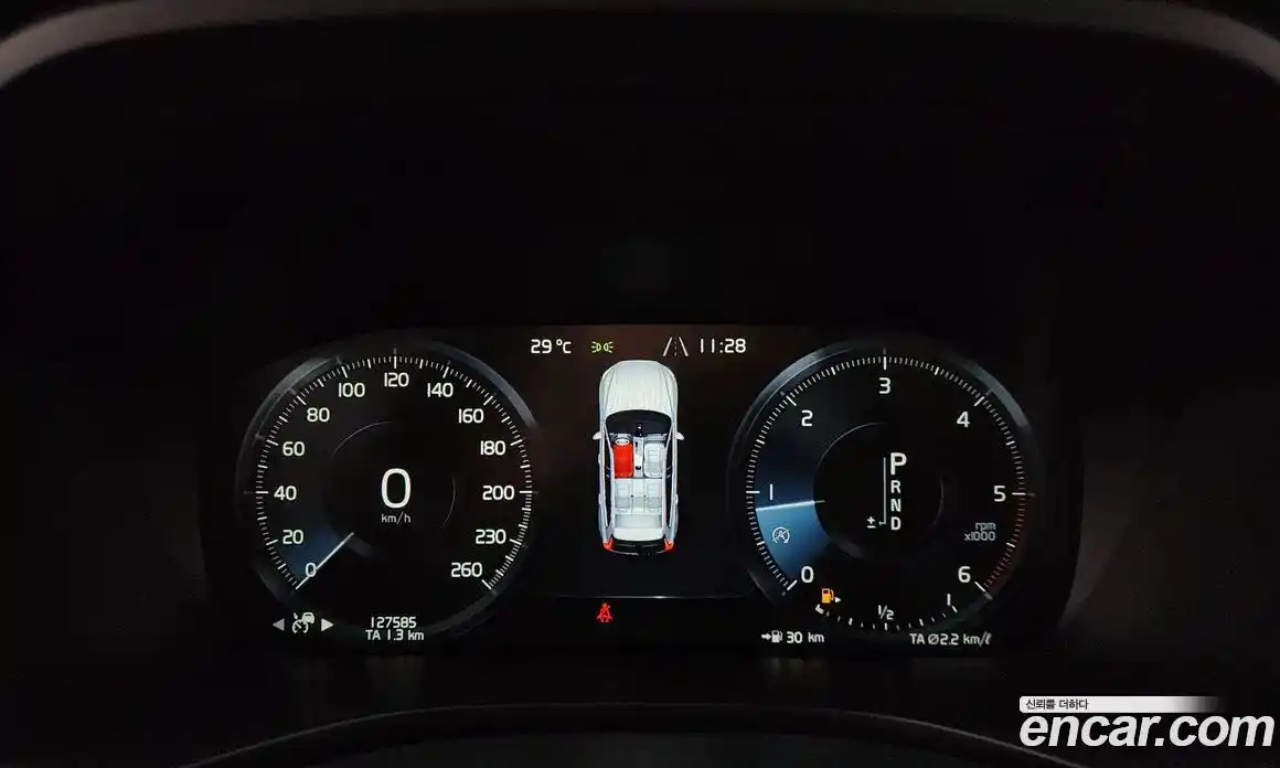 Volvo XC60 2018 2.0 автомат (гидро), фото 11