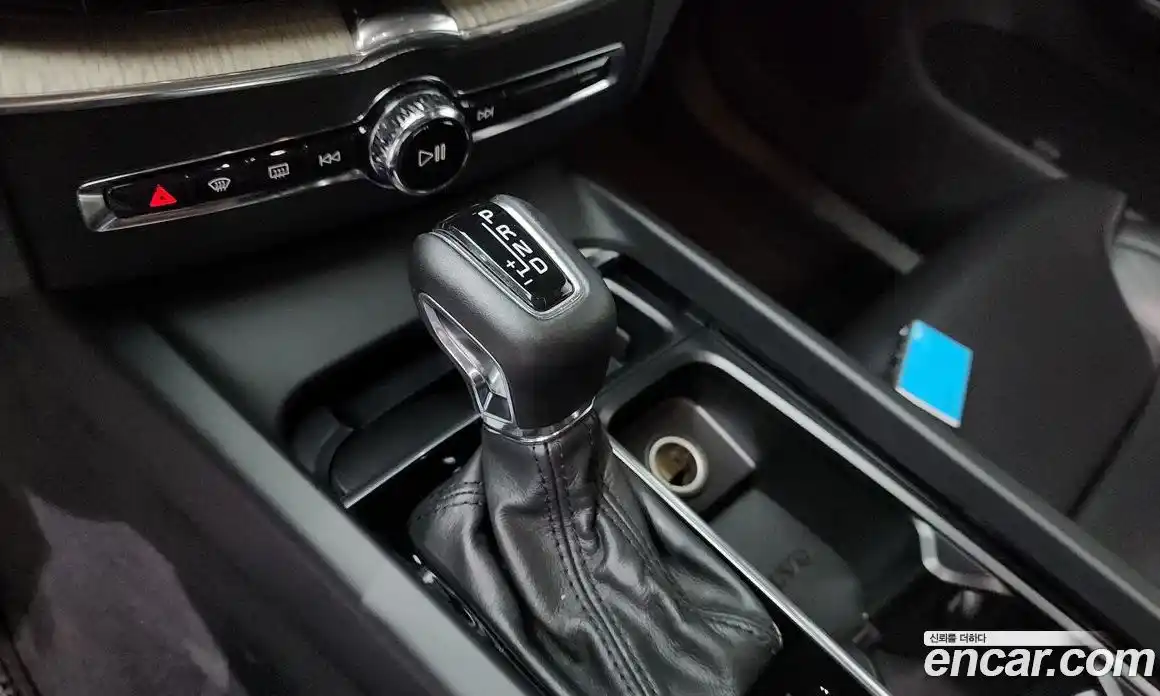 Volvo XC60 2018 2.0 автомат (гидро), фото 12