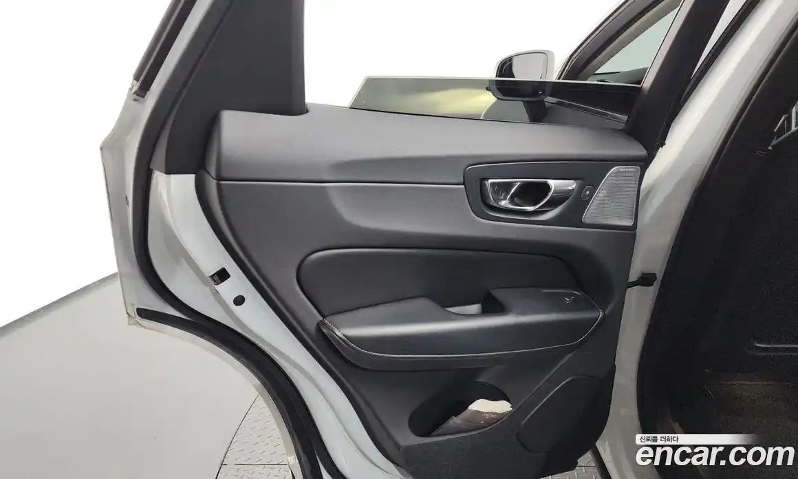 Volvo XC60 2018 2.0 автомат (гидро), фото 15