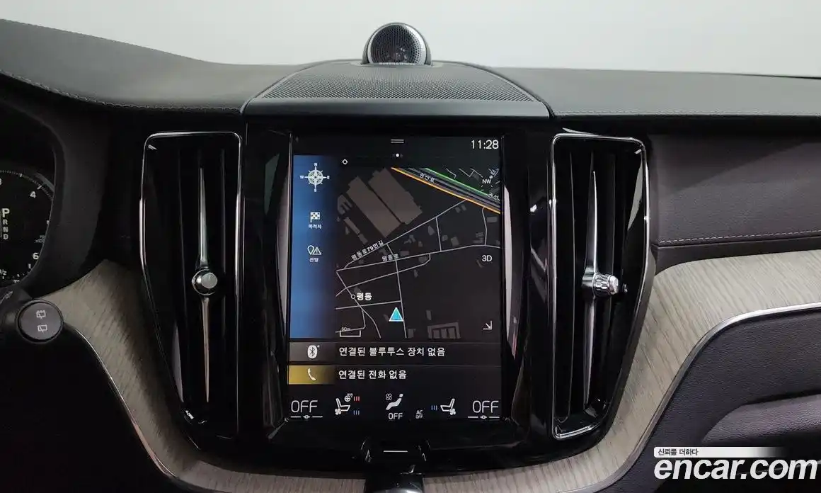 Volvo XC60 2018 2.0 автомат (гидро), фото 19