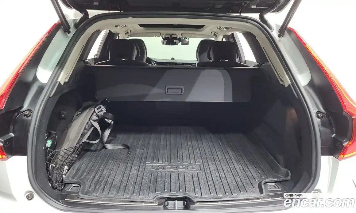 Volvo XC60 2018 2.0 автомат (гидро), фото 26