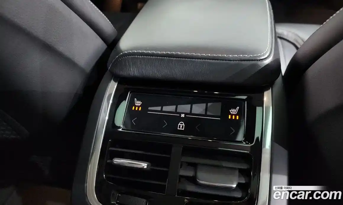 Volvo XC60 2018 2.0 автомат (гидро), фото 33