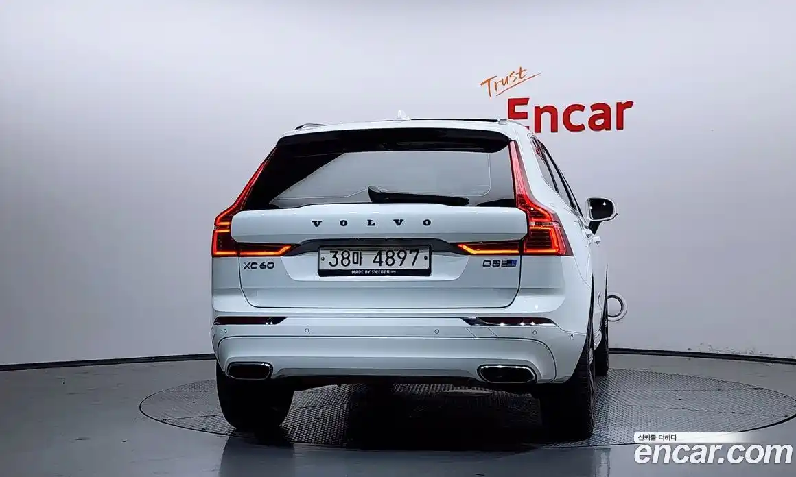 Volvo XC60 2018 2.0 автомат (гидро), фото 4