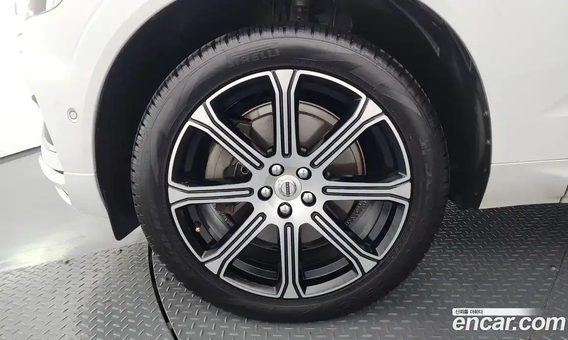 Volvo XC60 2018 2.0 автомат (гидро), фото 5